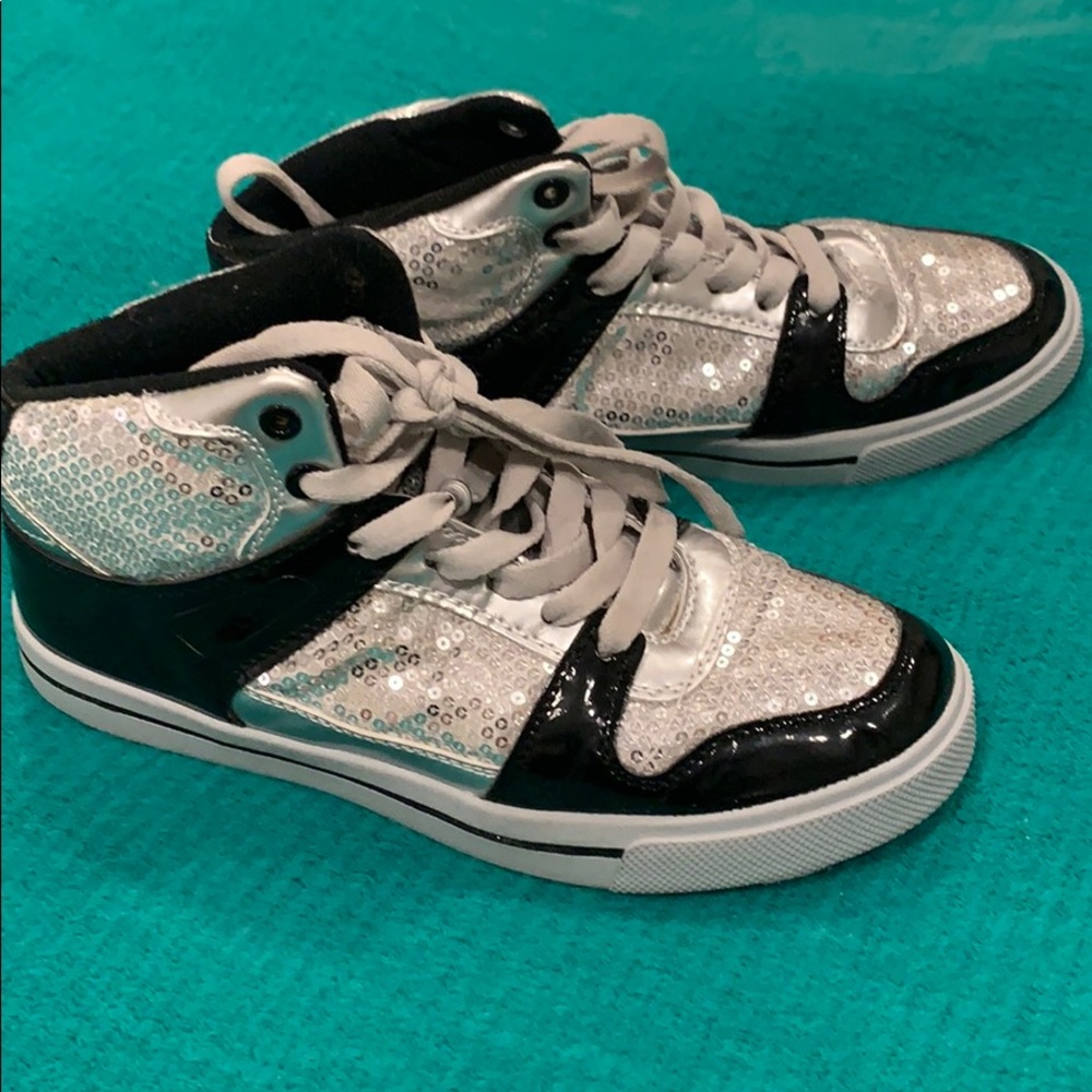 Gotta Flurt Jeweled Bk/Silver  Sneakers 6.5